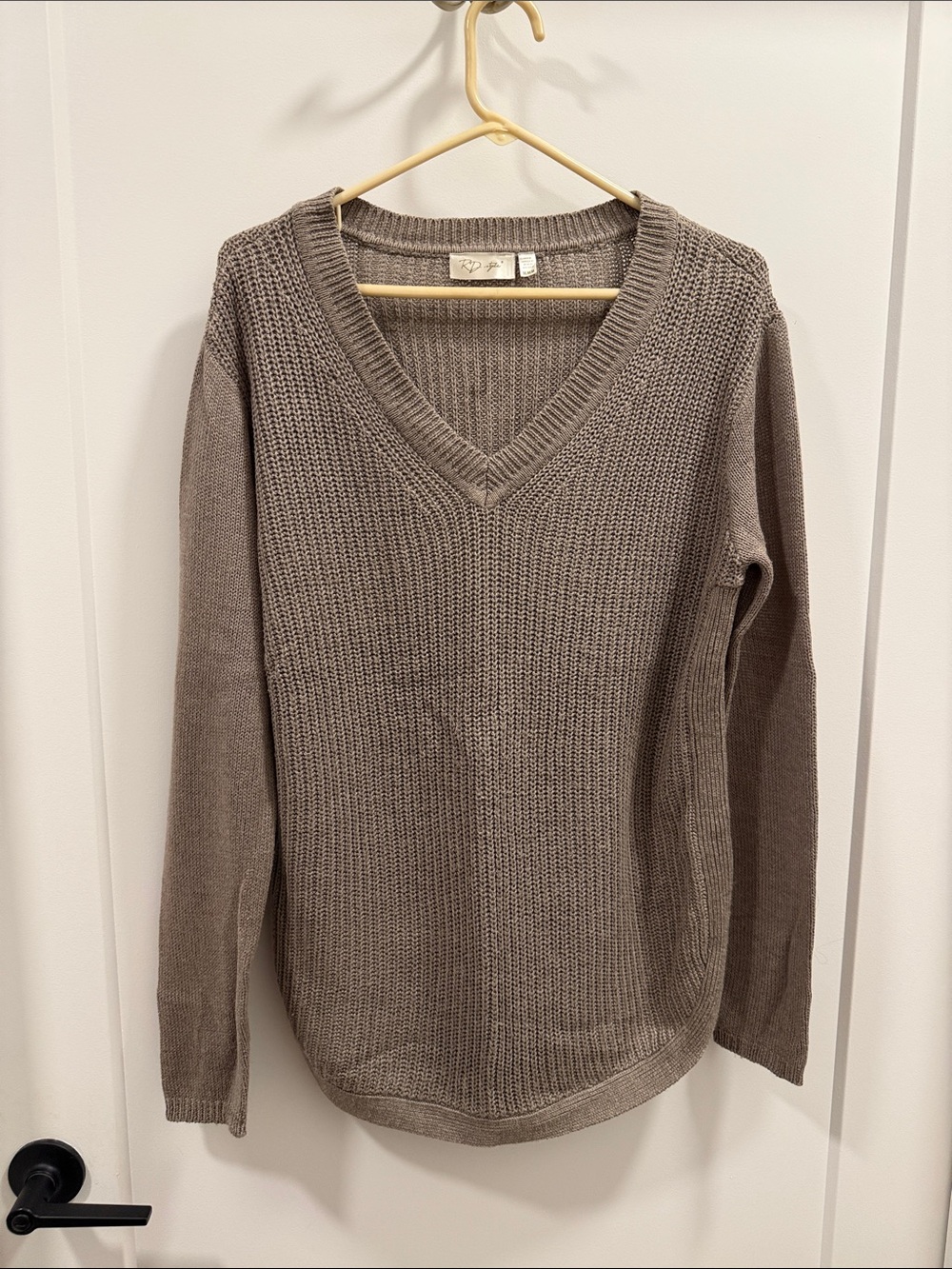 RD Style Women's V-Neck Sweater in Taupe